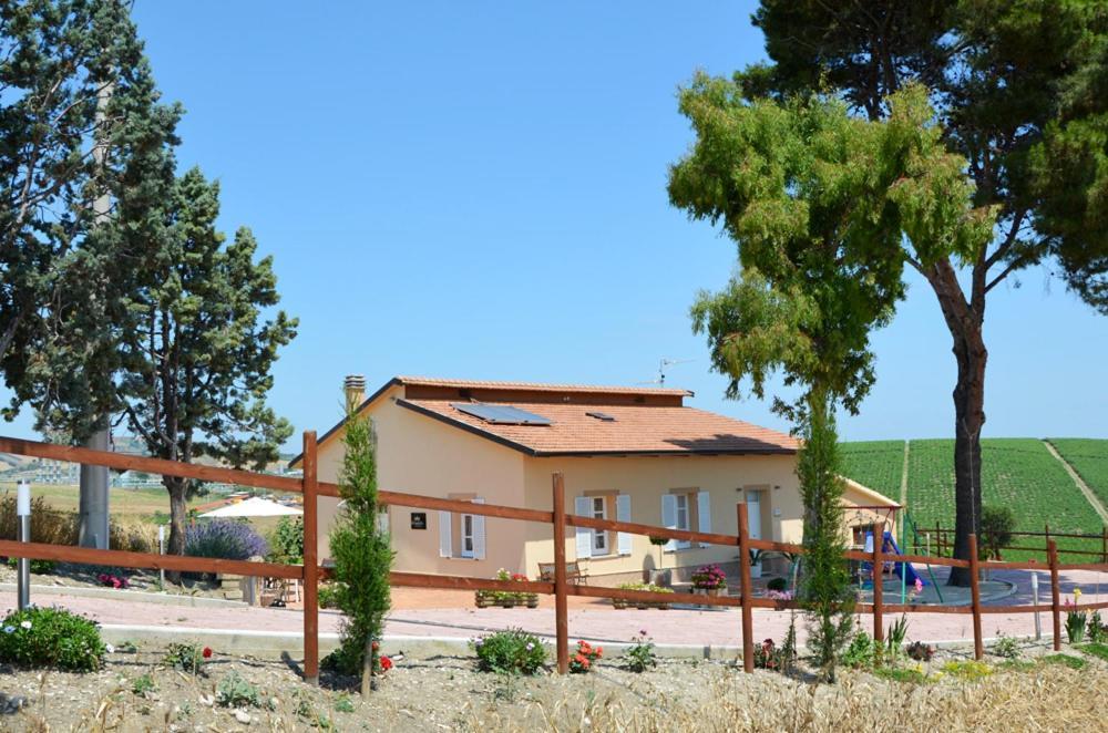 Re Umberto Suite San Salvo Bagian luar foto